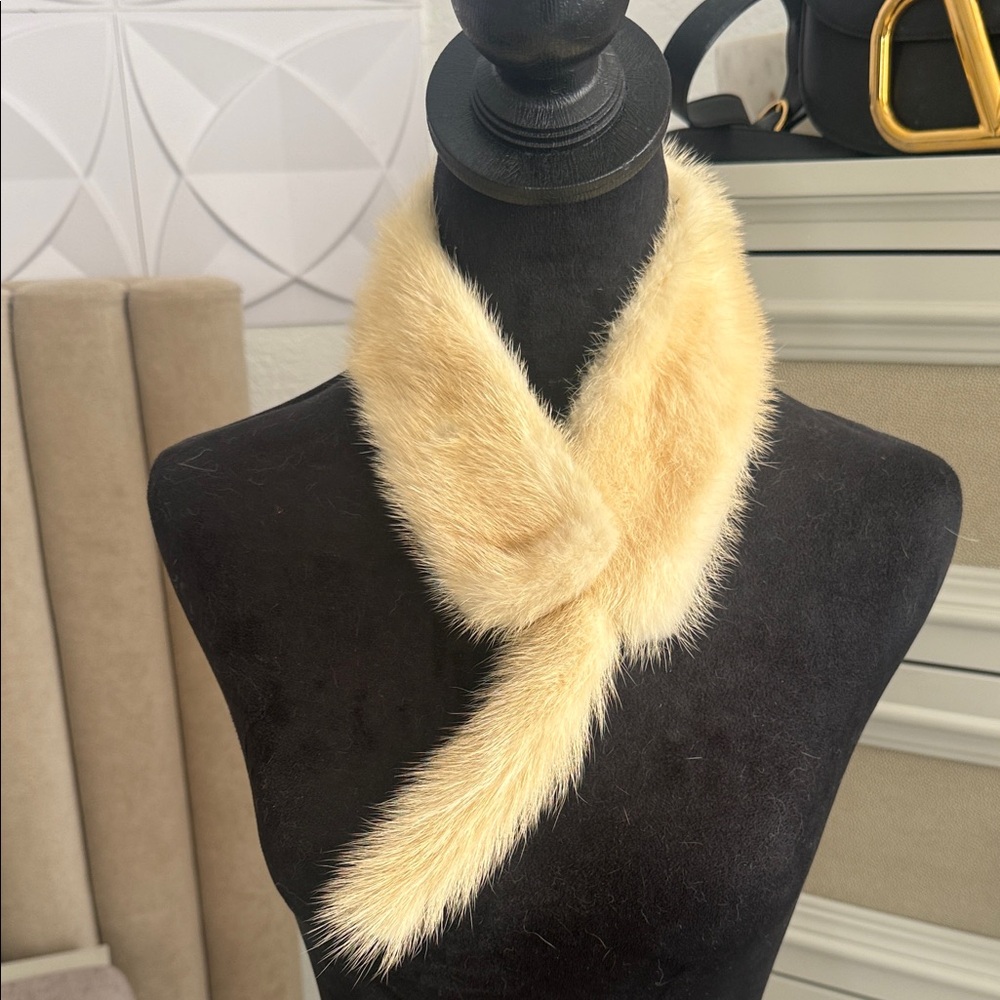 Mink fur collar
